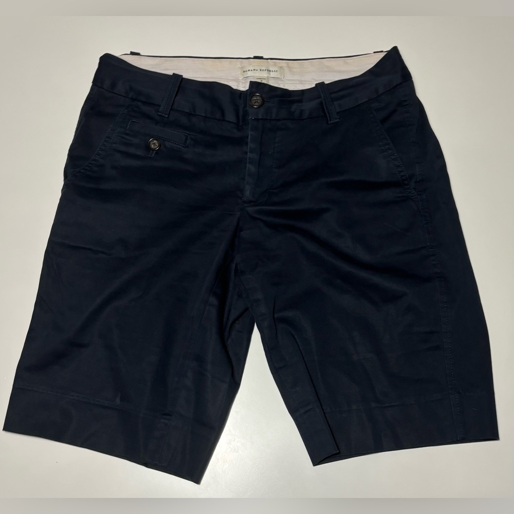 Banana Republic Women's Navy Shorts. Size 2.